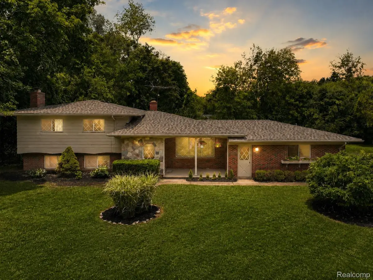6970 Wing Lake Road, Bloomfield, MI 48301 - #1