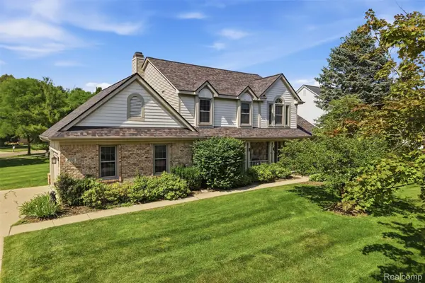 4110 Castlewood Drive, Wixom, MI 48393