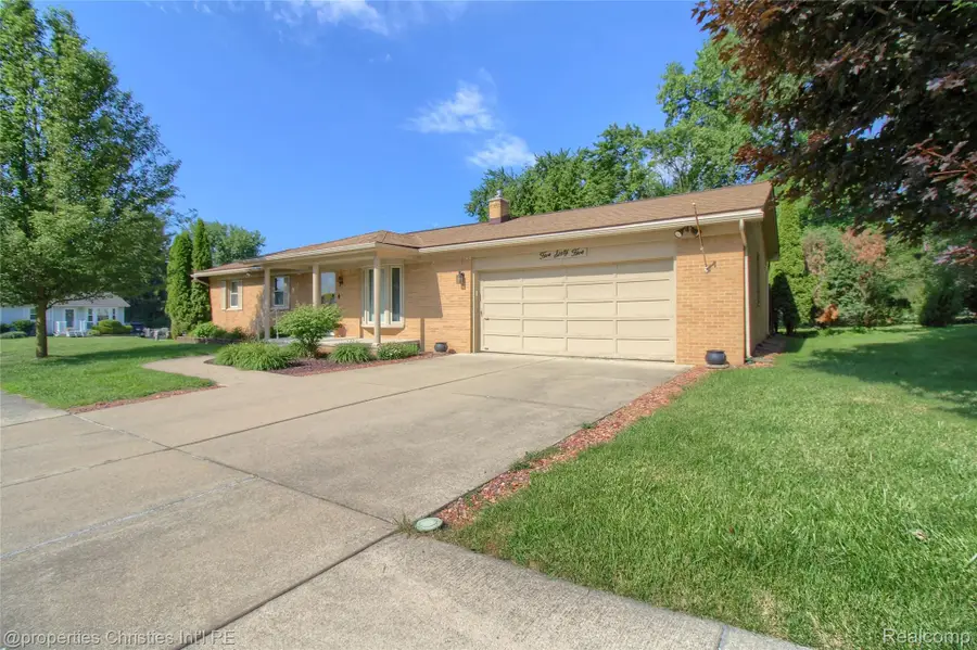 565 Center Ridge, South Lyon, MI 48178 - #3