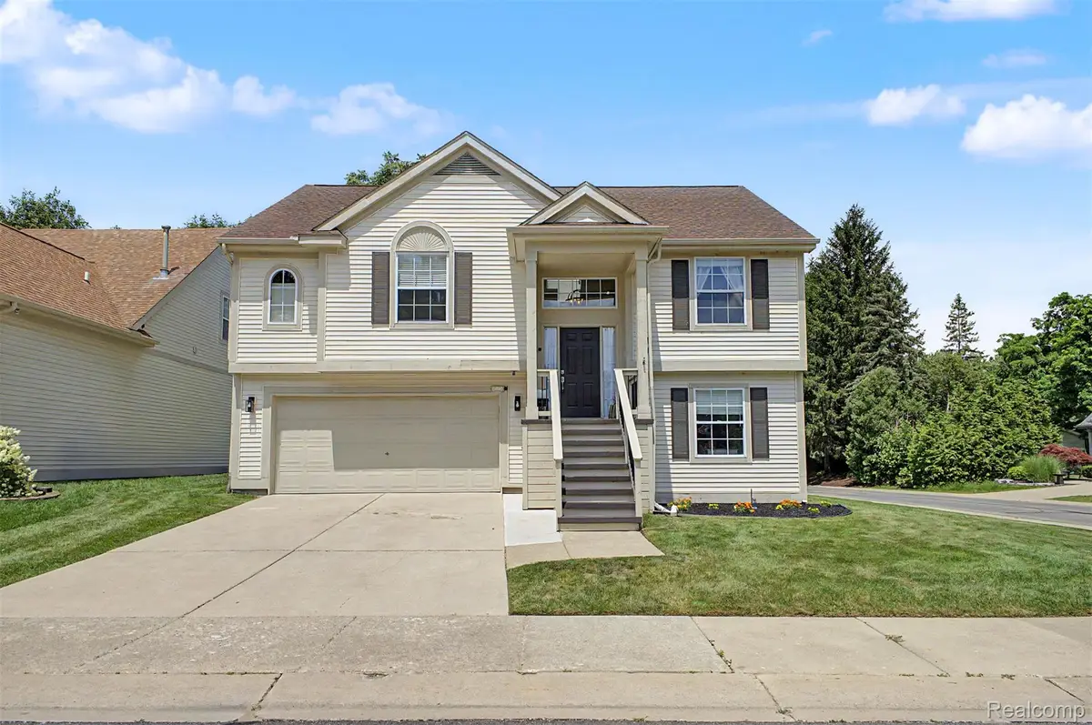 6400 Lake Meadow Drive, Waterford, MI 48327 - #1