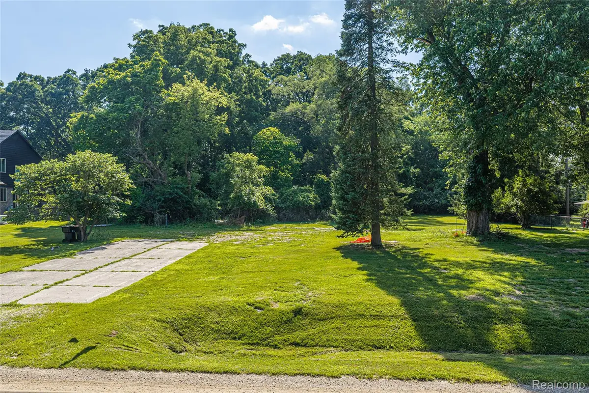 466 Driftwood Avenue, Rochester Hills, MI 48307 - #1