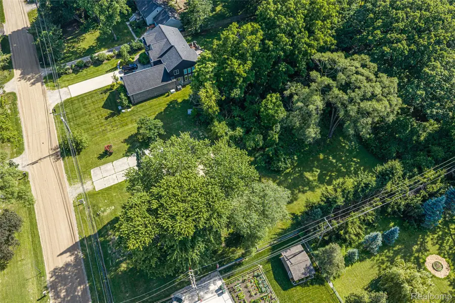 466 Driftwood Avenue, Rochester Hills, MI 48307 - #2
