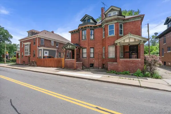 7950 E Lafayette Street, Detroit, MI 48214