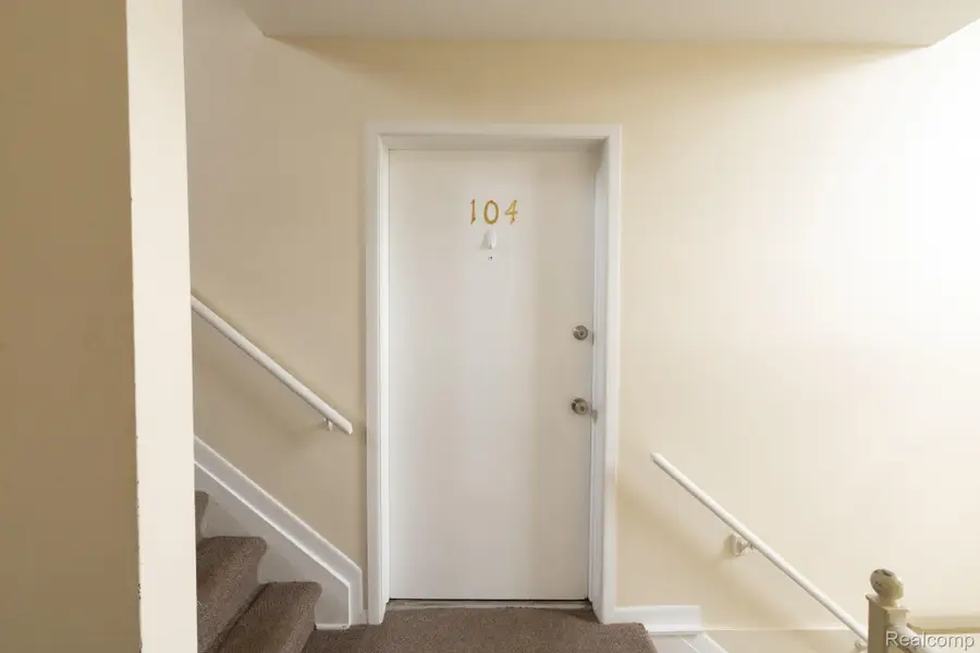 495 Miller Avenue #Apt. 104, Rochester, MI 48307 - #3