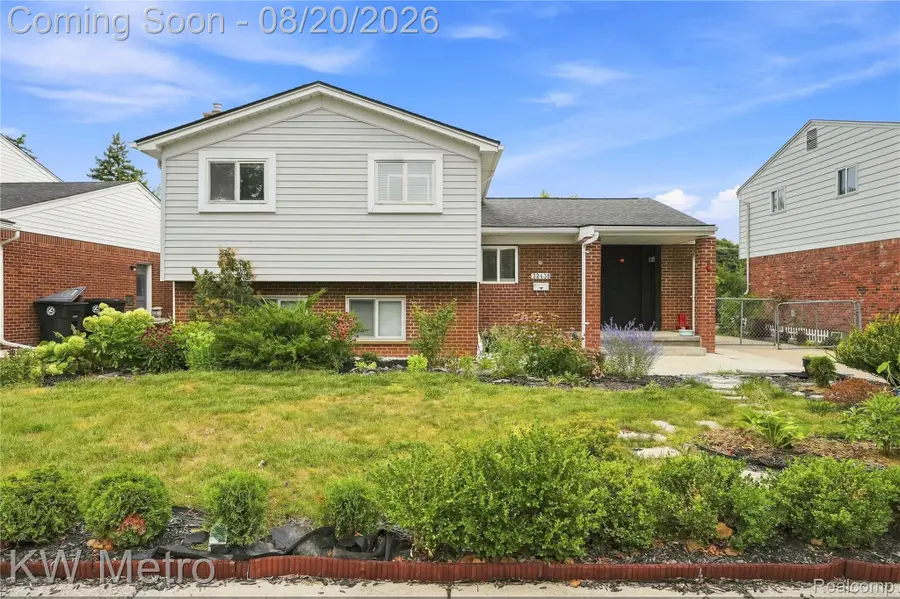 32438 Washington Street, Livonia, MI 48150 - #2