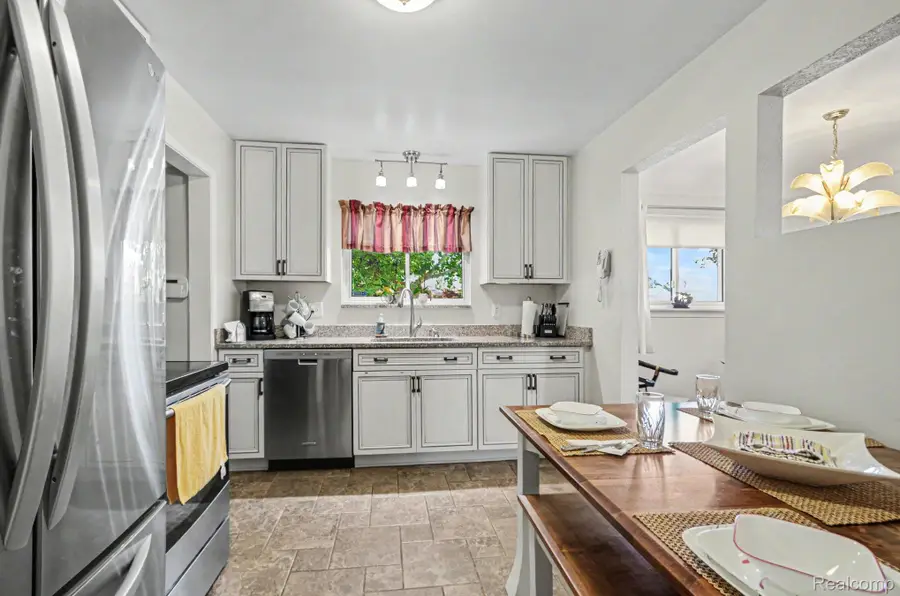 24804 Rosalind Avenue, Eastpointe, MI 48021 - #2