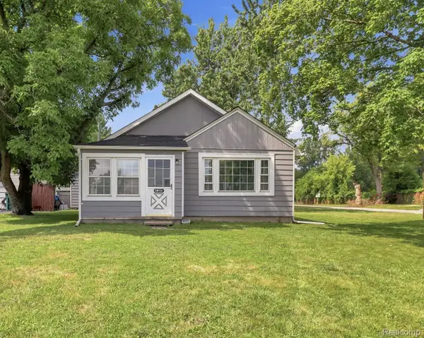 28112 Ecorse Road, Romulus, MI 48174