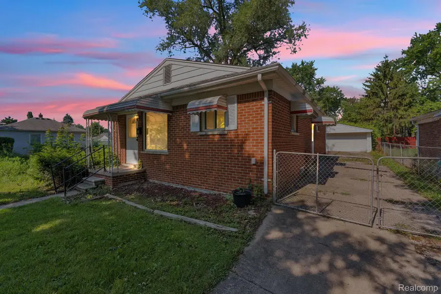 5320 Bedford Street, Dearborn Heights, MI 48125 - #2