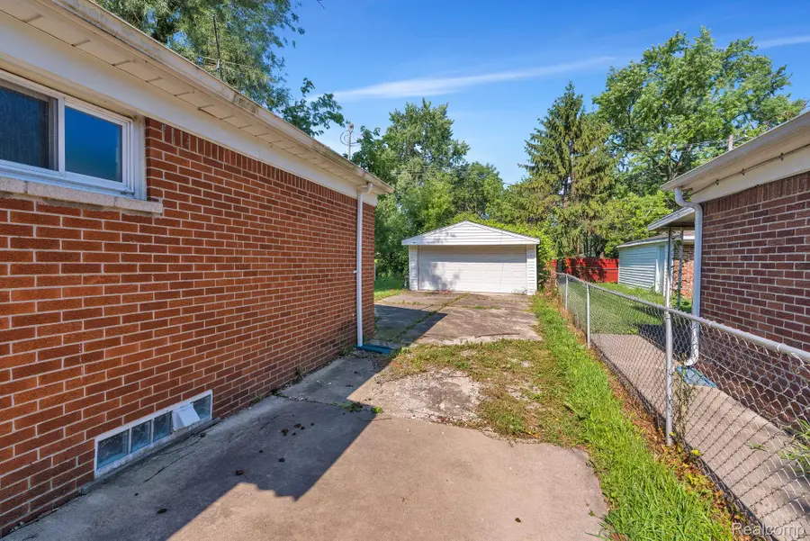 5320 Bedford Street, Dearborn Heights, MI 48125 - #3