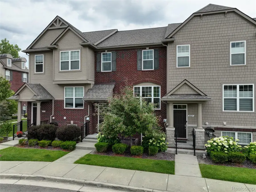 2817 Hartwick Drive, Rochester Hills, MI 48307 - #2