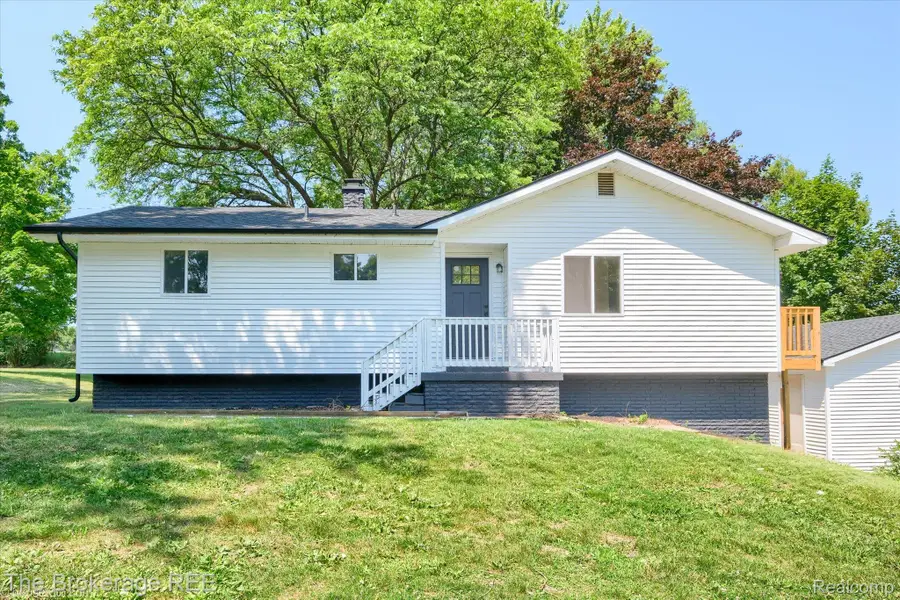 1401 Hillside Drive, Flint, MI 48532 - #2