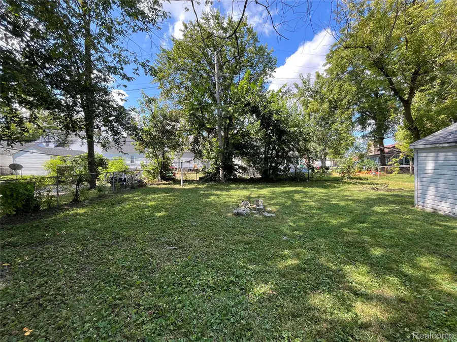 22495 Tuscany Avenue, Eastpointe, MI 48021 - #2