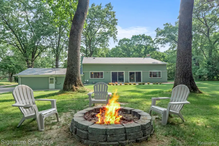 2593 S Christian Hills Drive, Rochester Hills, MI 48309 - #3