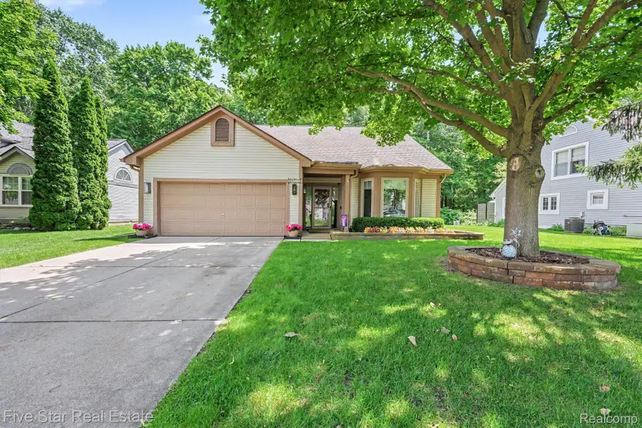 6838 Fox Lane, Waterford, MI 48327 - #2