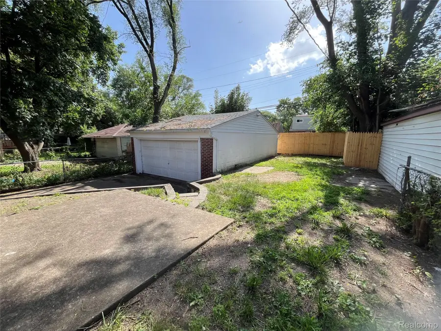 18307 Shaftsbury Avenue, Detroit, MI 48219 - #3
