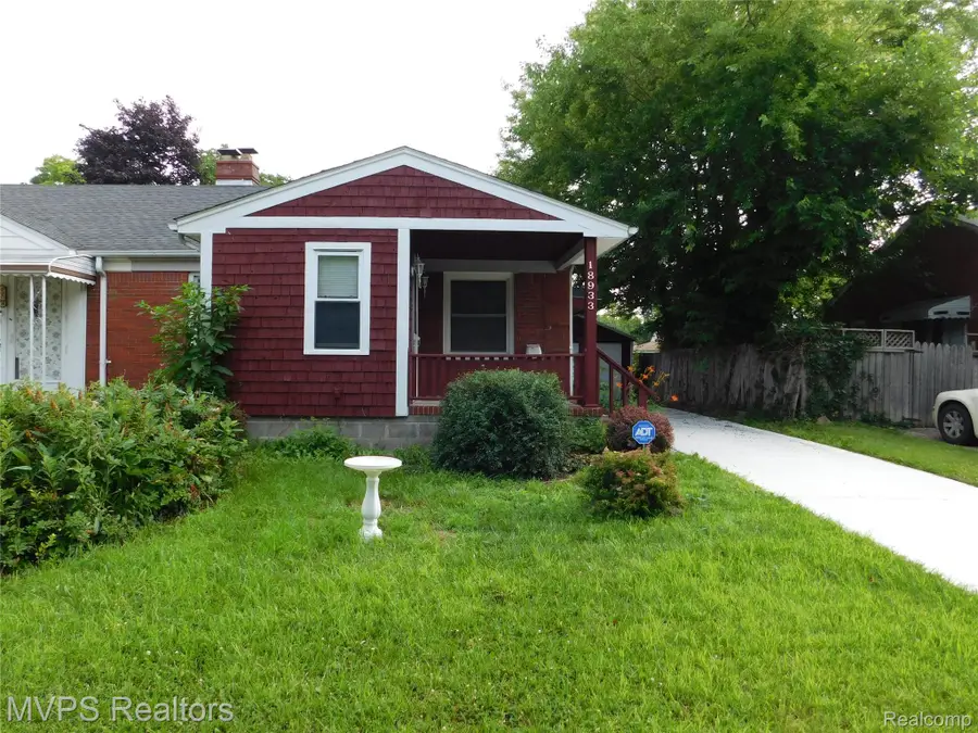 18925 Roscommon Street, Harper Woods, MI 48225 - #2