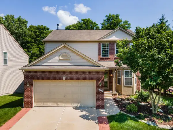 416 Otter Run Road, Holly, MI 48442