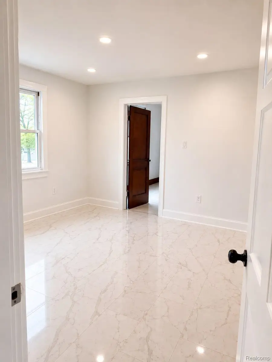 6672 Clifton Street, Detroit, MI 48210 - #3