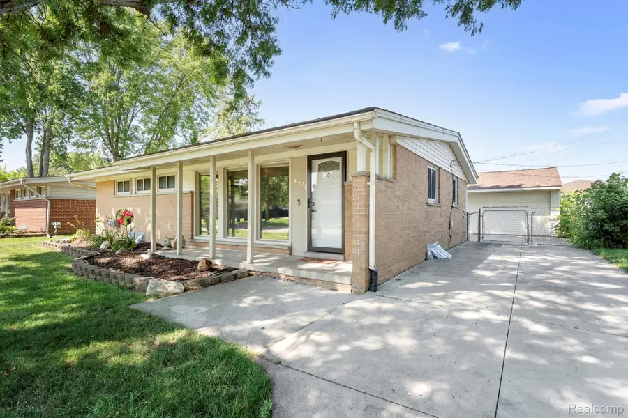 9971 Hartel Court, Livonia, MI 48150 - #2