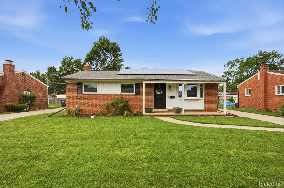2147 Parliament Drive, Sterling Heights, MI 48310 - #1