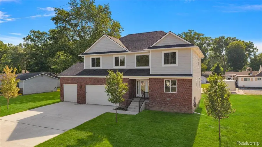 47515 Vanker Avenue, Shelby, MI 48317 - #3