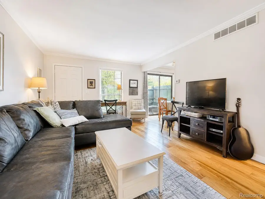 30 Pine Tree Ridge Drive #2, Waterford, MI 48327 - #3