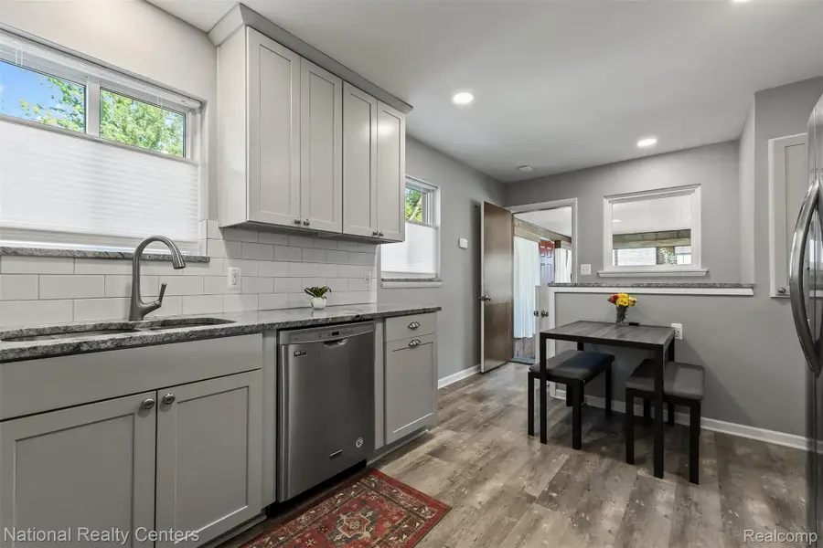 16996 Elizabeth Street, Beverly Hills, MI 48025 - #3