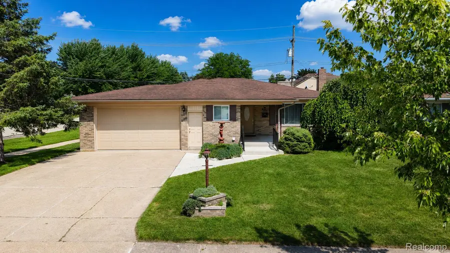 34398 Greentrees Road, Sterling Heights, MI 48312 - #2