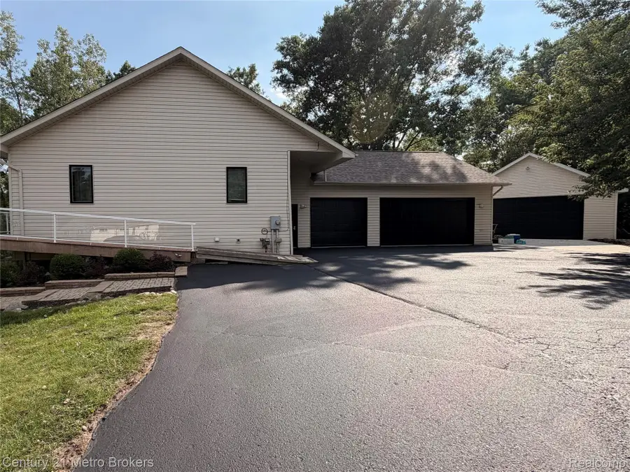 5484 Wakefield Road, Grand Blanc, MI 48439 - #2
