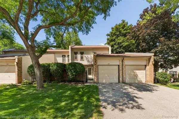 1077 Willow Grove Court, RochesterHills, MI 48307