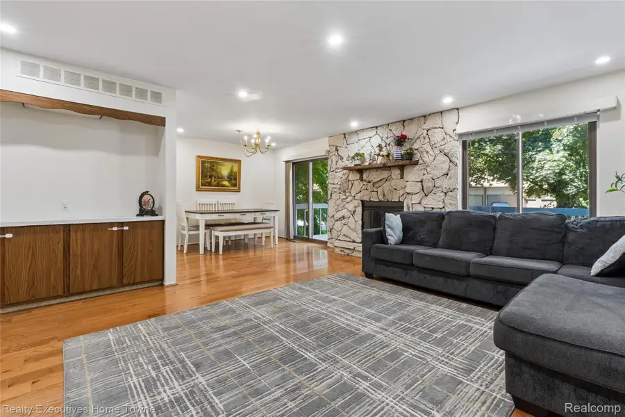 1077 Willow Grove Court, Rochester Hills, MI 48307 - #2