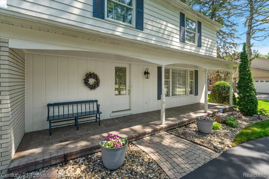 633 Foxhall Road, Bloomfield, MI 48304 - #3