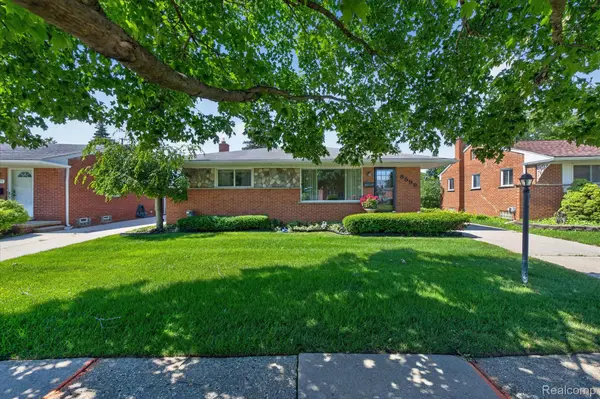 8599 Cardwell Street, Westland, MI 48185