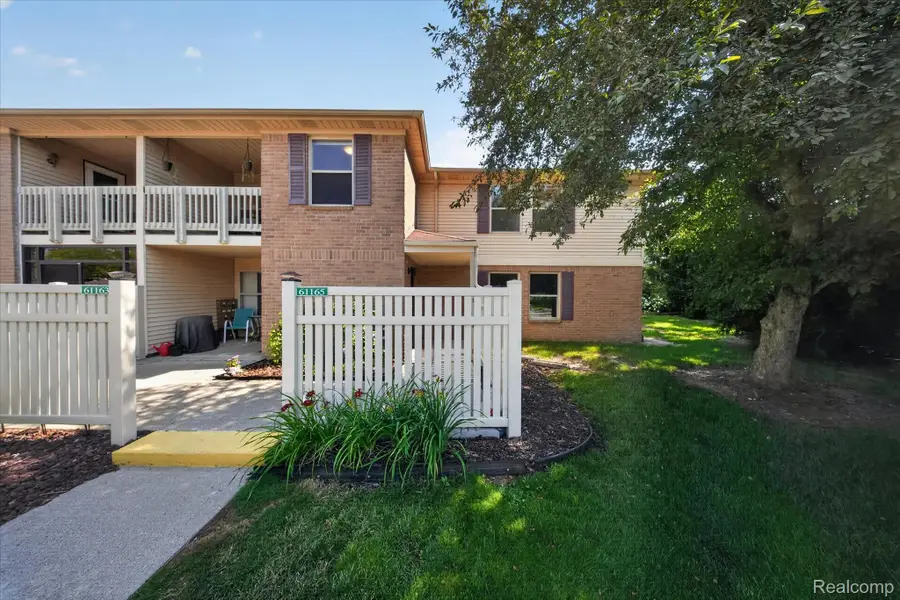 61165 Greenwood Drive, South Lyon, MI 48178 - #3