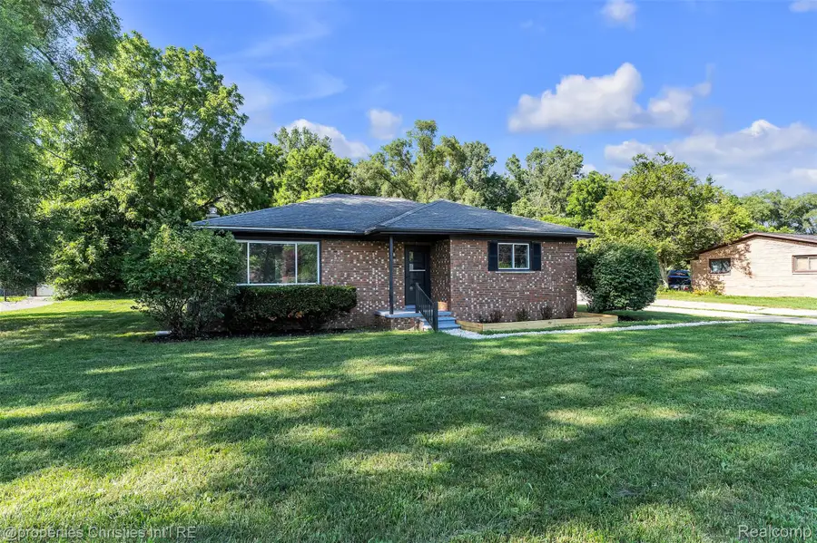 32652 Cadillac Street, Farmington, MI 48336 - #2