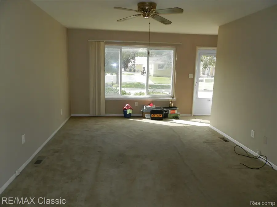 50130 Helfer, Wixom, MI 48393 - #2