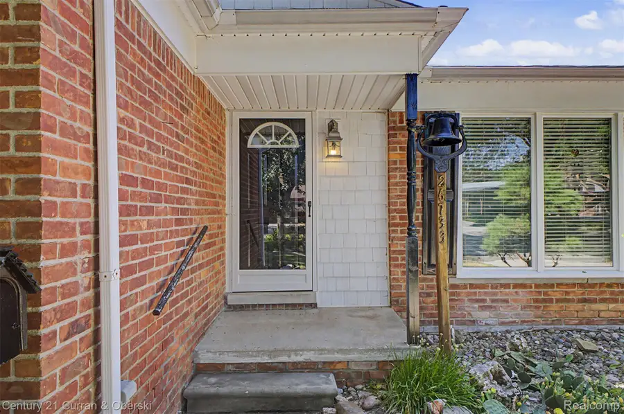 26733 Rouge River Drive, Dearborn Heights, MI 48127 - #2