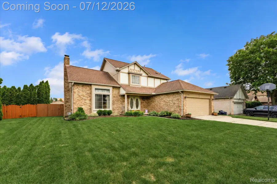 39044 Mallorn Drive, Sterling Heights, MI 48313 - #2