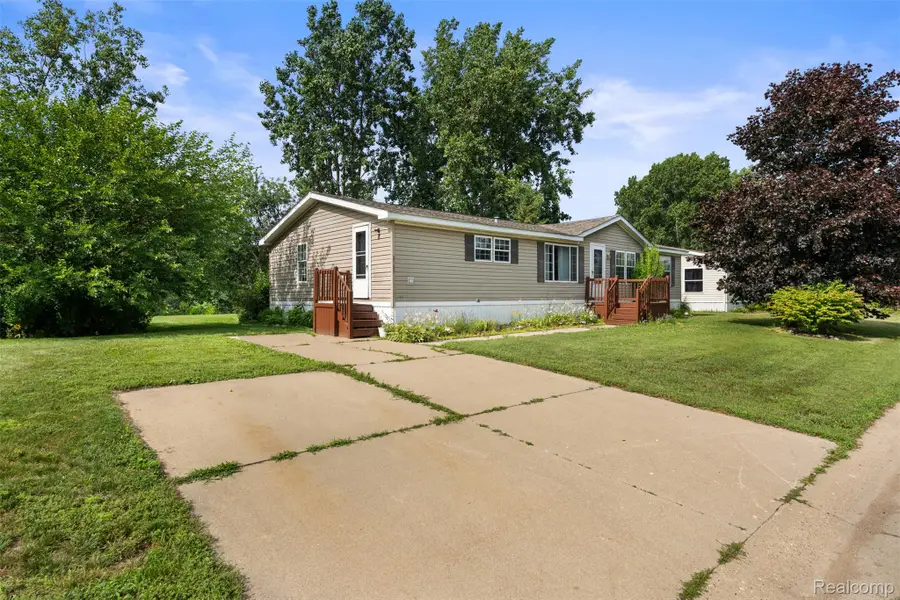 2785 Mulberry Dr, Clarkston, MI 48348 - #3