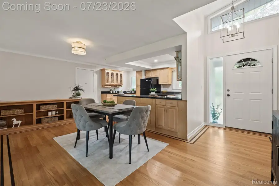 656 Lynndale Court, Rochester Hills, MI 48309 - #3
