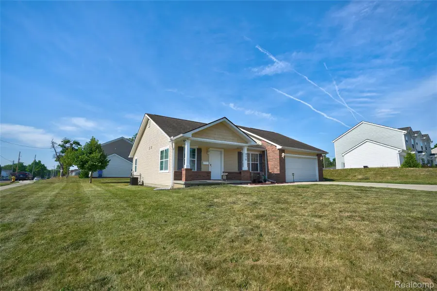 470 E Wood Street, Flint, MI 48503 - #3