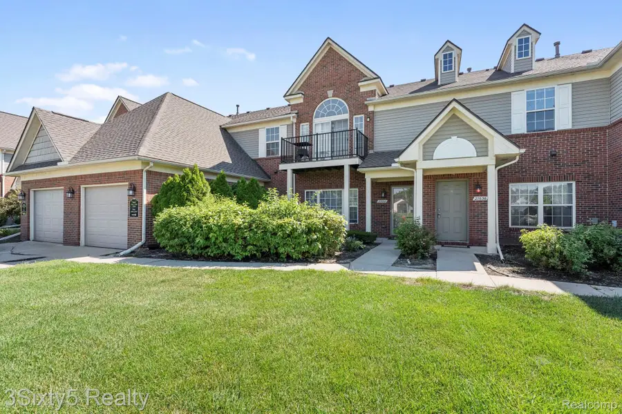 27636 Hidden Oaks Drive, Trenton, MI 48183 - #2