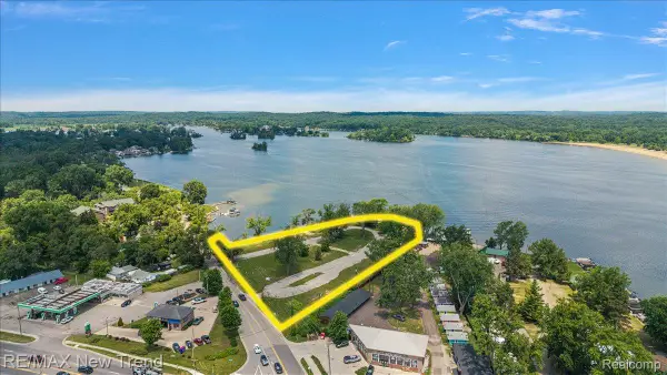 8300 Pontiac Lake Road, WhiteLake, MI 48386