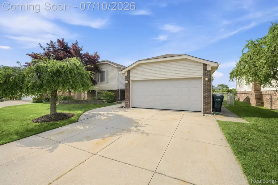 13959 Brougham Drive, Sterling Heights, MI 48312 - #2