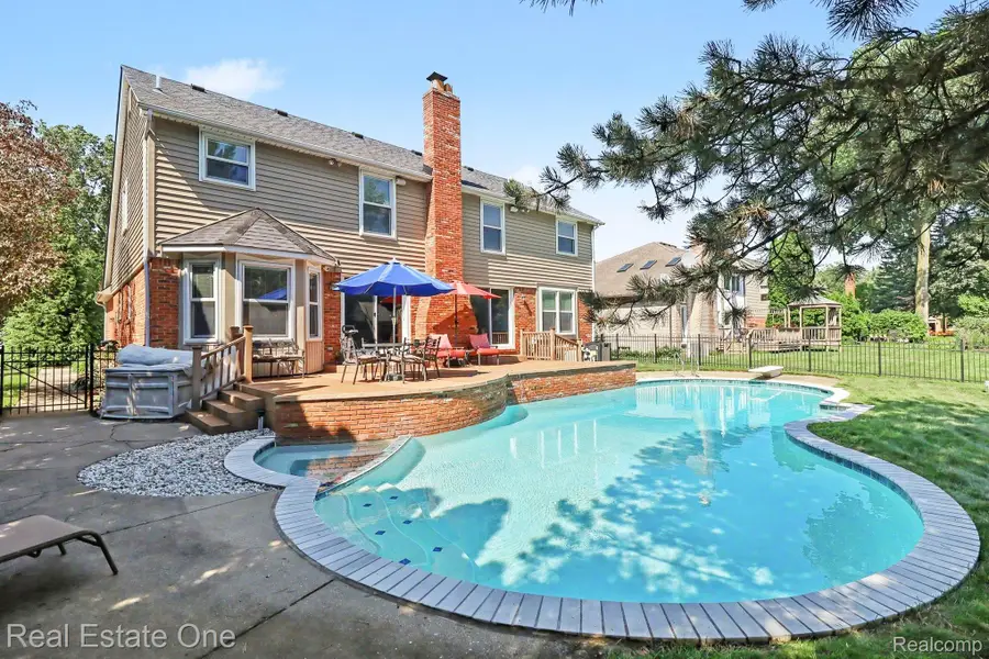 2102 Tuscany Drive, Troy, MI 48085 - #2