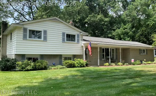 6429 Houghten Drive, Troy, MI 48098