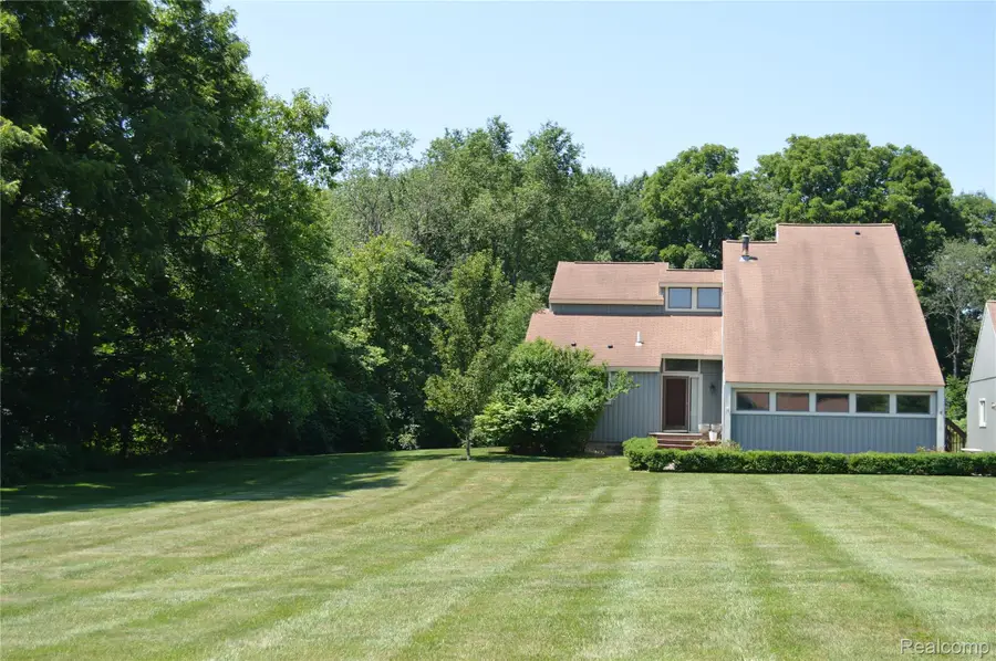 10055 Walnut Hill Drive, Davisburg, MI 48350 - #3
