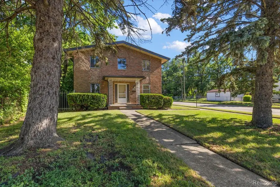 1631 E Elza Avenue, Hazel Park, MI 48030 - #2
