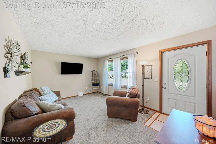 127 S East Street, Fowlerville, MI 48836 - #2