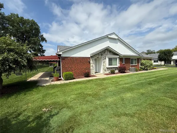 730 Country Club Dr Drive #36, StClairShores, MI 48082
